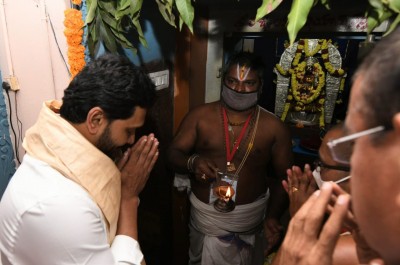 Andhra CM inaugurates new chariot of Antarvedi temple