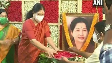 As our Amma wished, our govt should be there even after 100 years: Sasikala after paying tributes to Jayalalithaa