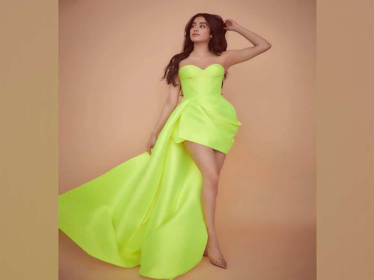 Sharing a story of Janhvi hiding from the paparazzi, her close friend Namrata Purohit said,