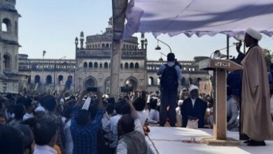 Huge protest against Shia Waqf ex-chief in Lucknow Imambara