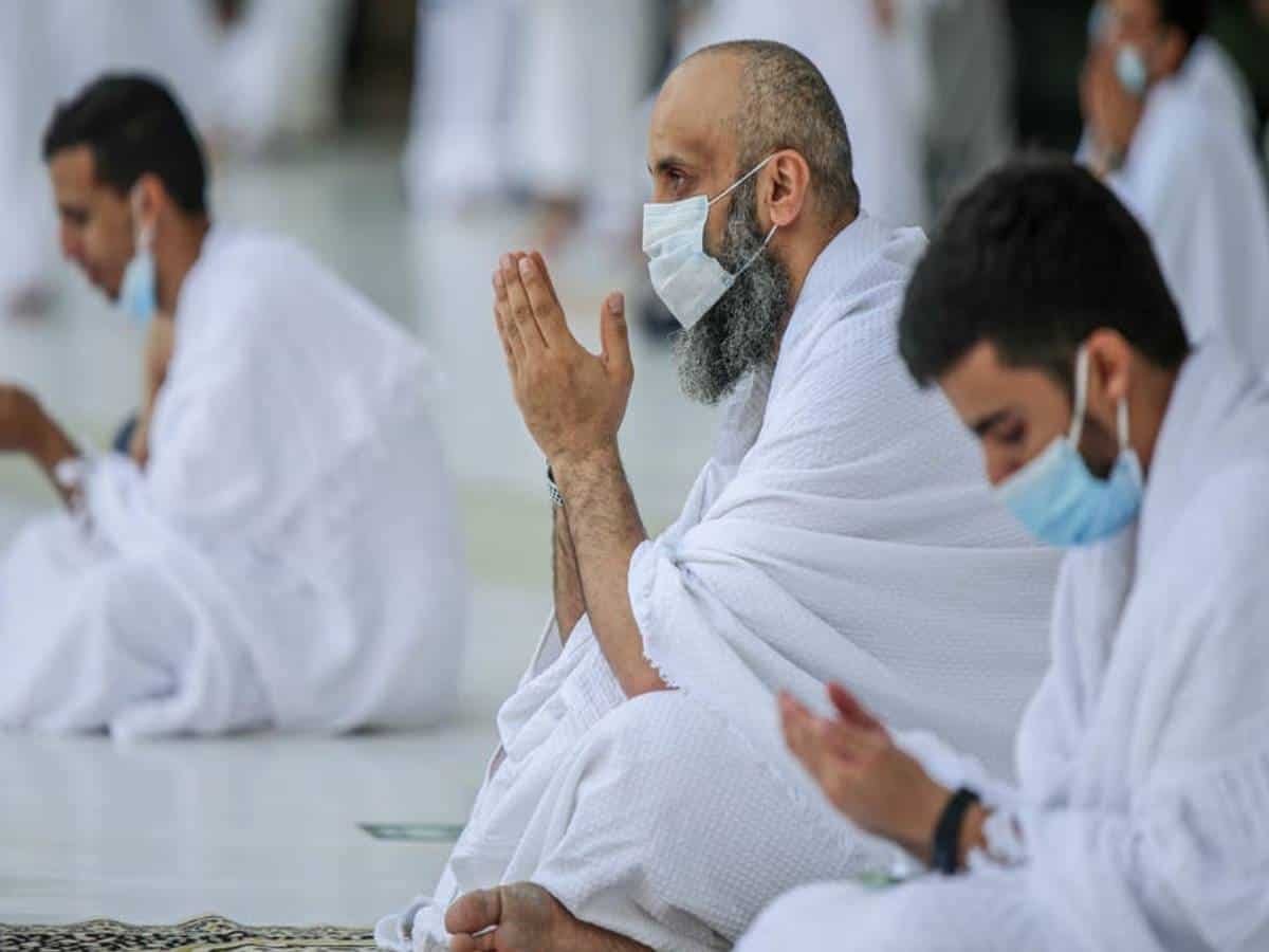 Saudi Arabia urges worshippers to wear masks at two holy mosques