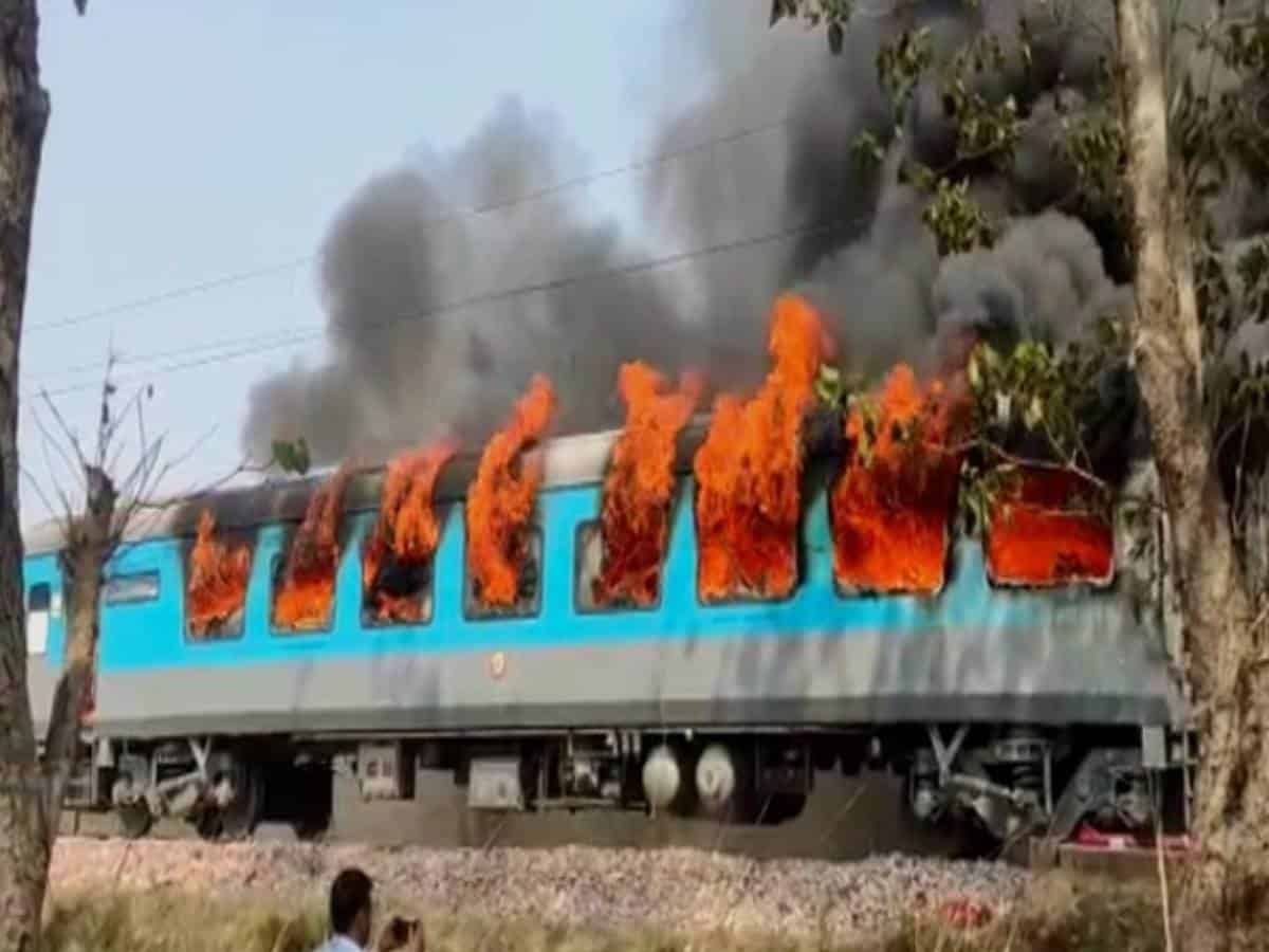 Fire breaks out in Shatabdi Express in Uttarakhand