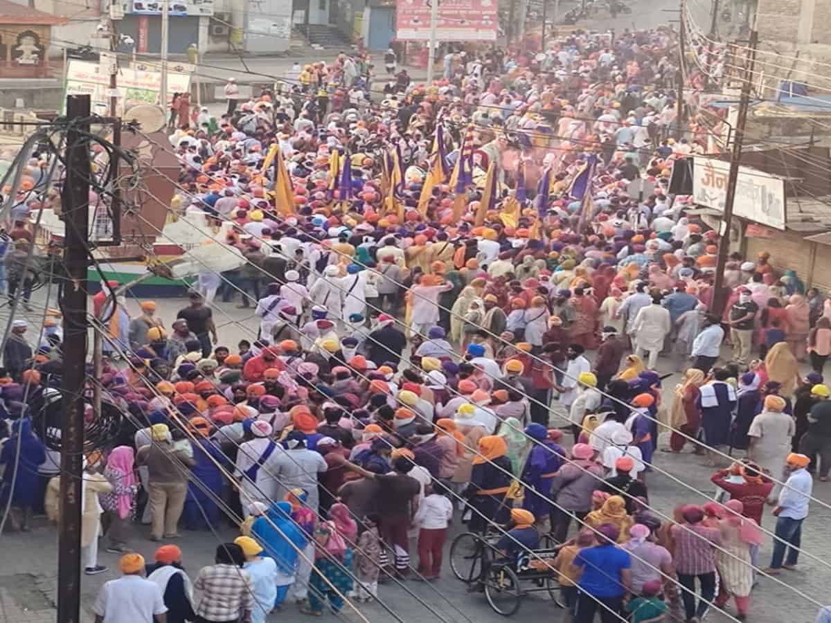 Maha: 4 cops injured after Sikhs wielding swords attack them