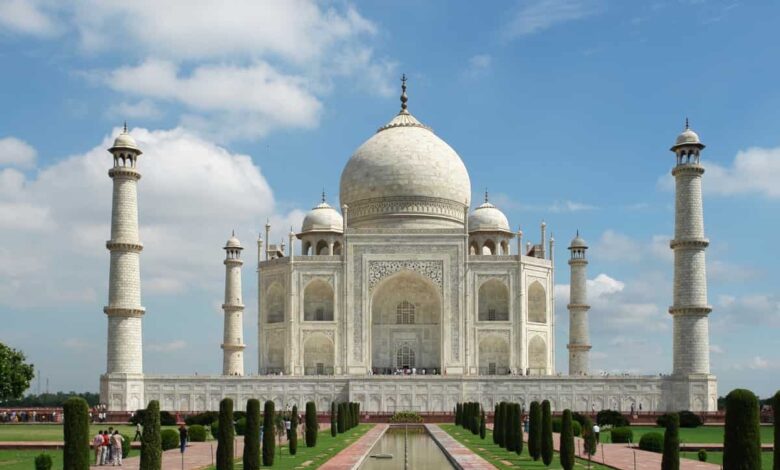 UP teen sells cycle to see Taj Mahal but run out of money