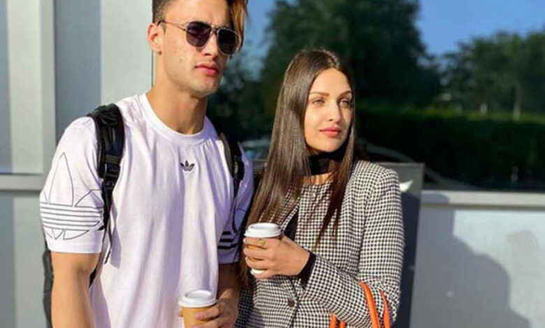 Asim Riaz, Himanshi Khurana unfollow each other, their cryptic posts indicate break-up