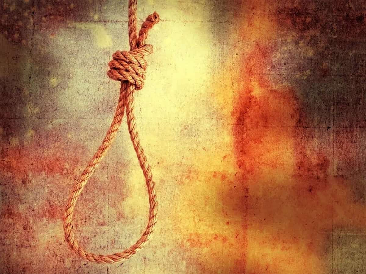 Telangana: Girl hangs herself in hostel room after college party