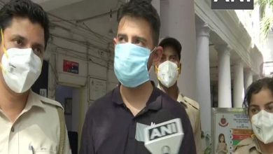 Delhi couple that misbehaved with cops for not wearing mask held