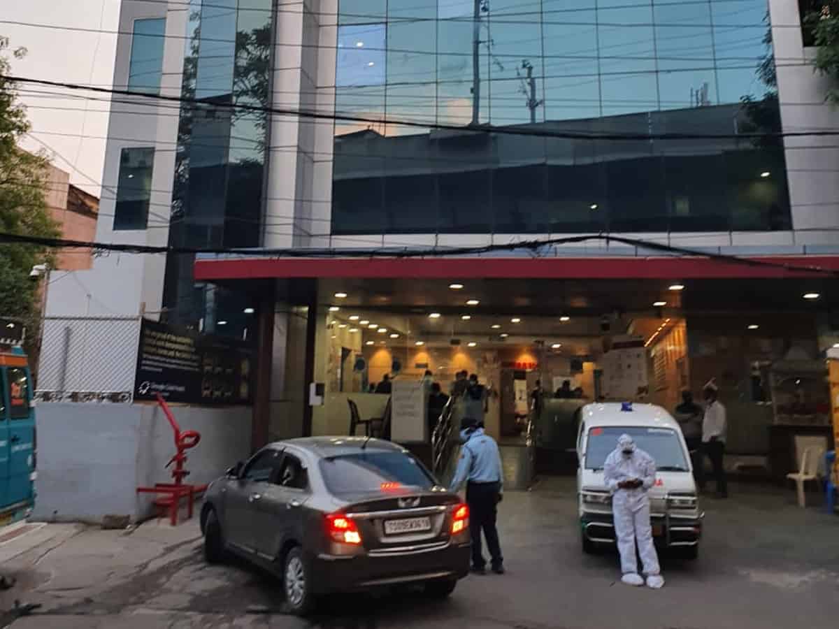 Covid patient dies by jumping off from hospital building in Warangal