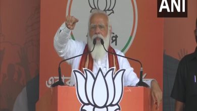 PM Modi halts speech, asks his doctors to assist unwell woman at Bengal rally