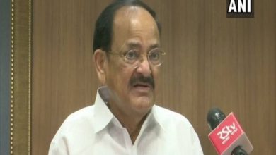 VP Naidu pays tribute to his teacher in Hyderabad