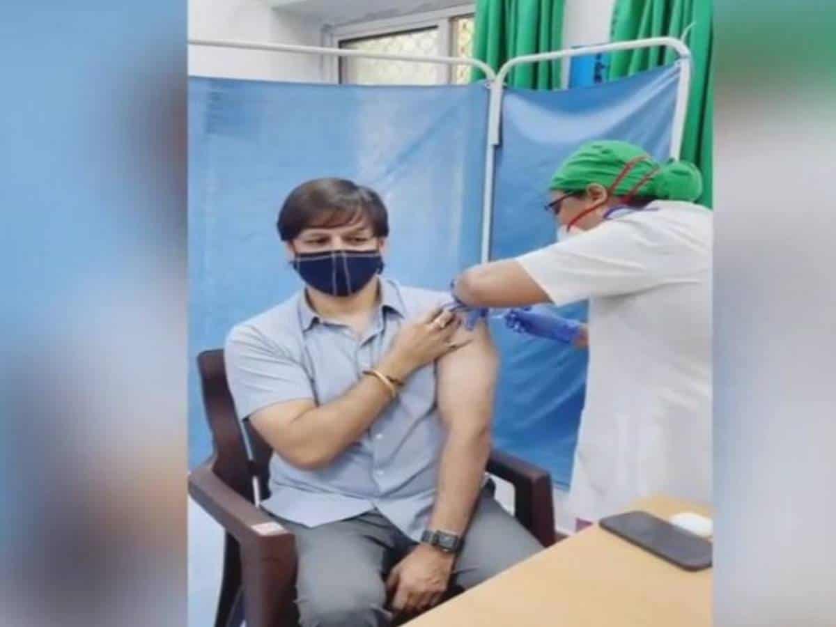 Vivek Oberoi receives first COVID-19 vaccine jab in Mumbai