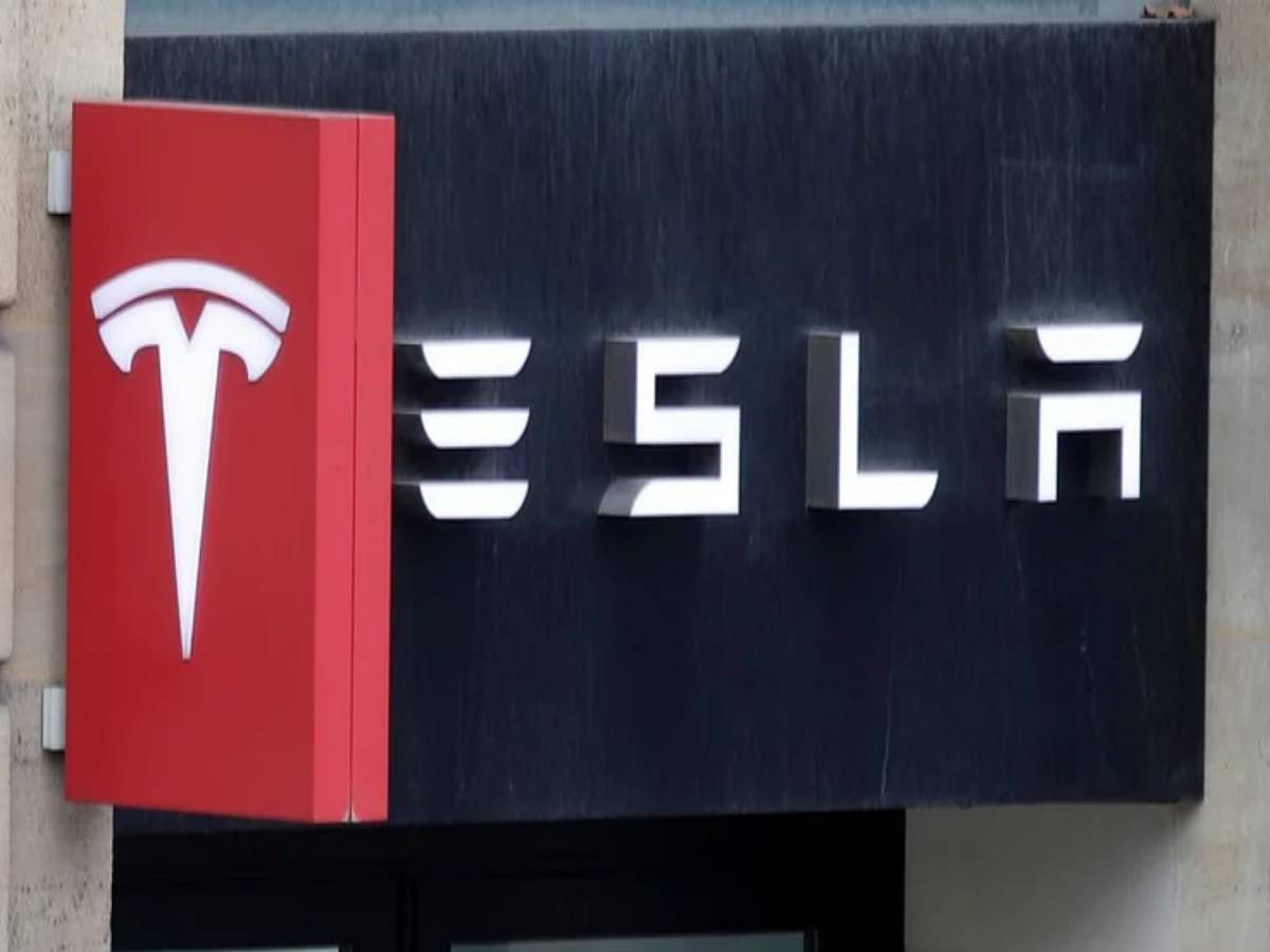 Tesla to put vehicle hazard warning system in its car