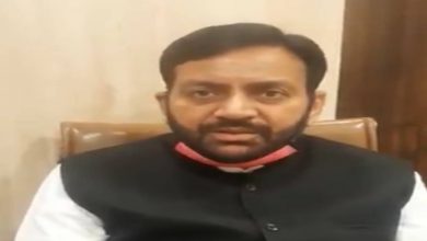 Farmers gherao BJP MP in Haryana, smash car windscreen