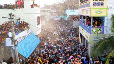 AP: Huge crowds attend ‘cow dung’ fight in Kurnool amid COVID cases surge