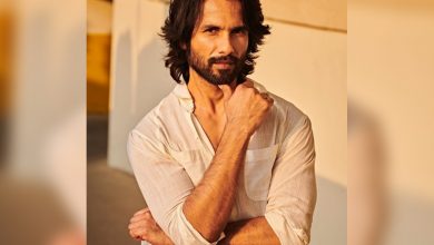 Shahid Kapoor beats mid week blues by sharing stunning sunkissed pic