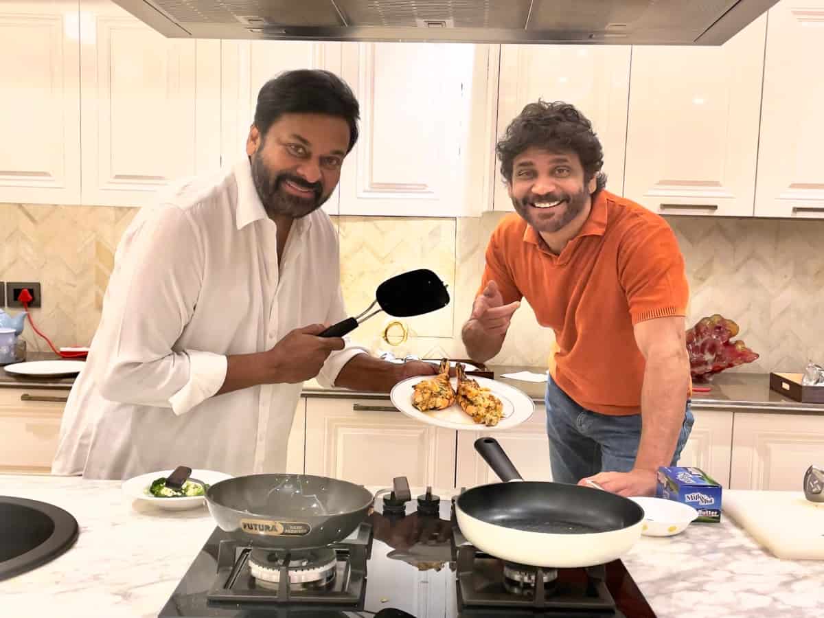 Here's story behind this Nagarjuna's viral picture with Chiranjeevi