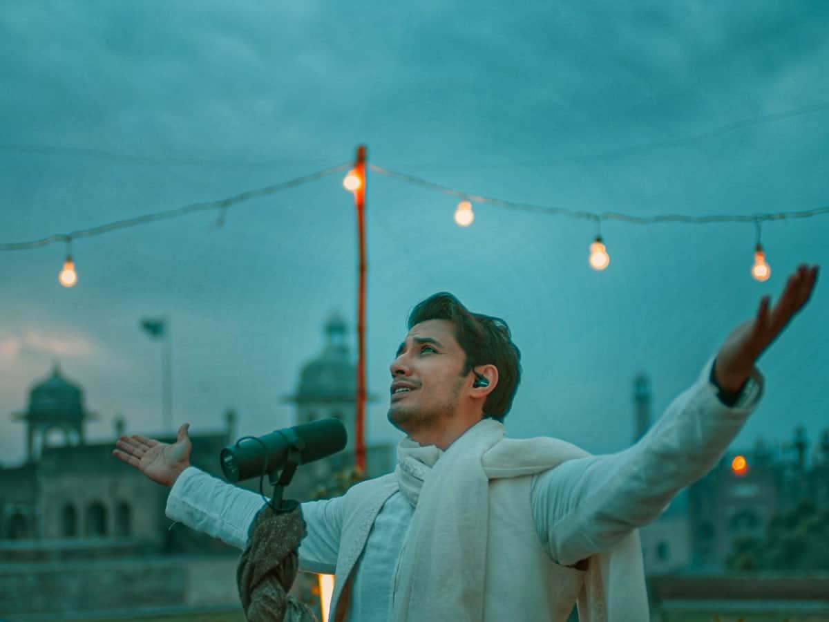 Pakistani actor-singer Ali Zafar prays for well-being of India