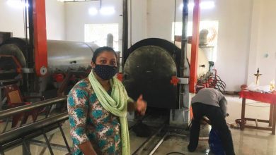 Muslim woman turns cremator at a Hindu crematorium