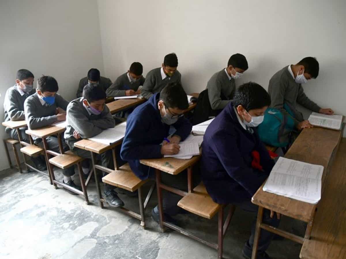 Schools in Kabul closed for two weeks as COVID-19 cases surge