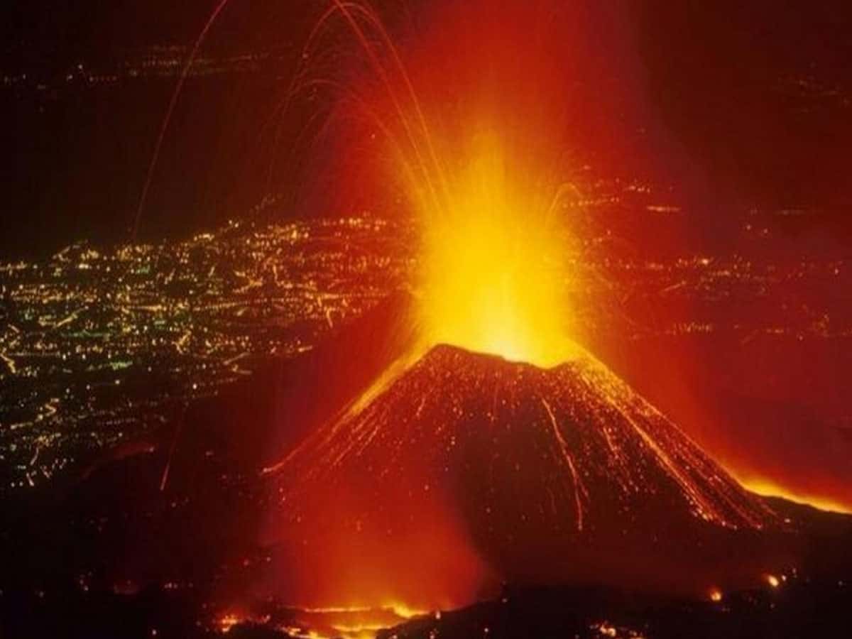 World's largest volcano in Hawaii erupts after nearly 4 decades
