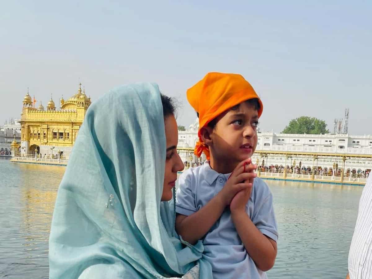 Kangana visits Golden Temple for the first time, see pics