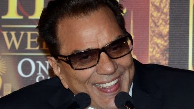 Dharmendra croons to his favourite song 'Abhi na jao chhod kar'
