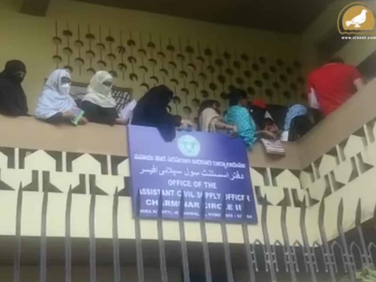 Hyderabad: People hoarded in numbers for new ration cards