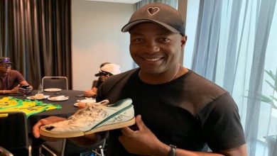 When Lara dug out his Akram-punctured 1992 WC shoe for charity