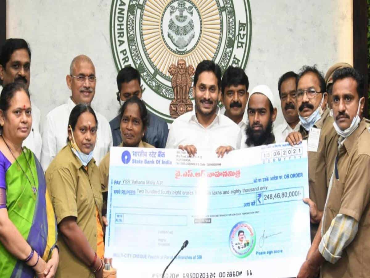 Andhra provides Rs 10K aid to autorickshaw, cab drivers