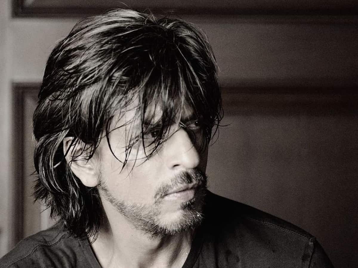 SRK sports uber-cool ponytail look for new commercial