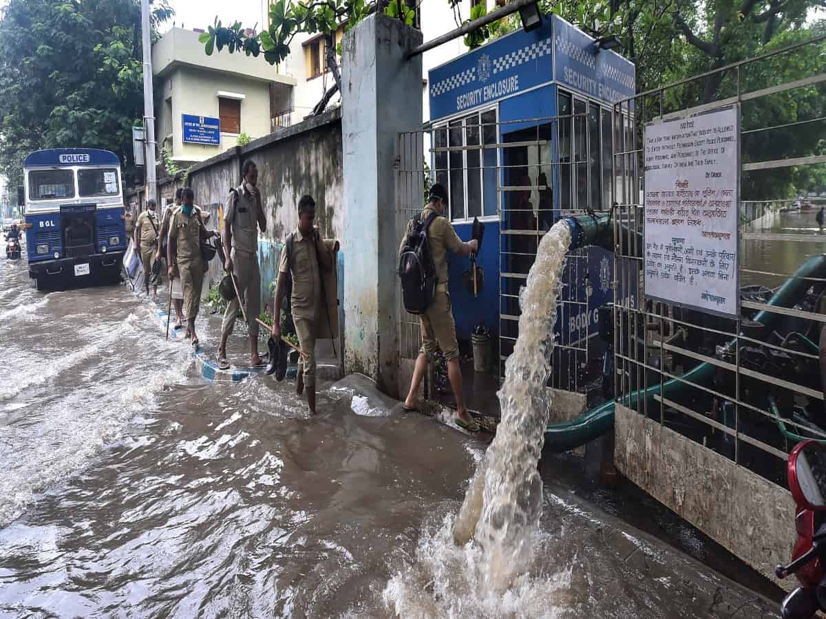 Heavy rain batters Bengal, efforts underway to pump out water from inundated areas