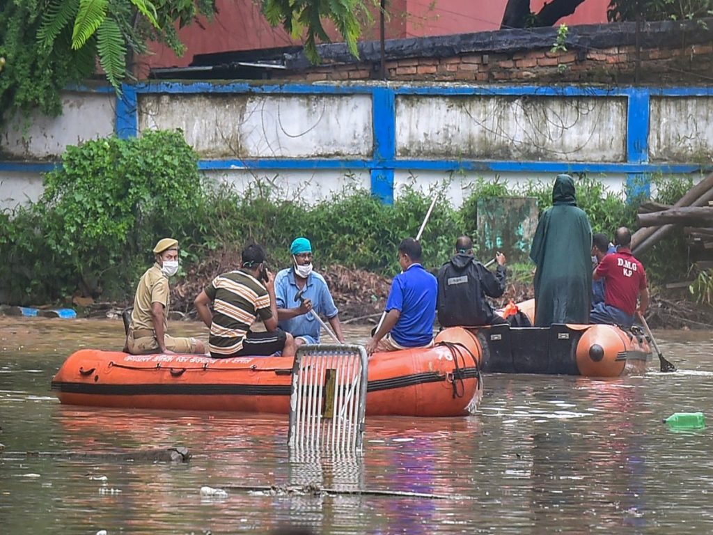 Heavy rain batters Bengal, efforts underway to pump out water from inundated areas