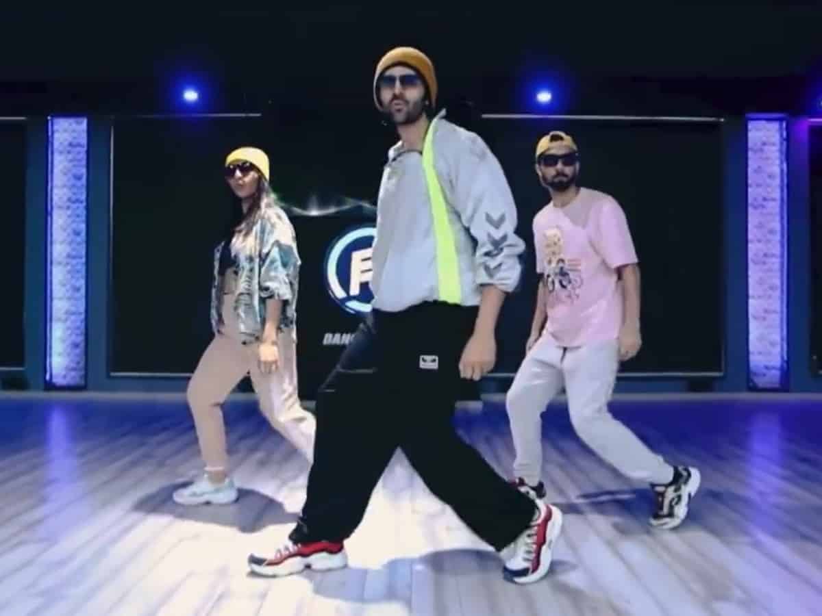 Watch: Kartik Aaryan dances to Allu Arjun's Butta Bomma