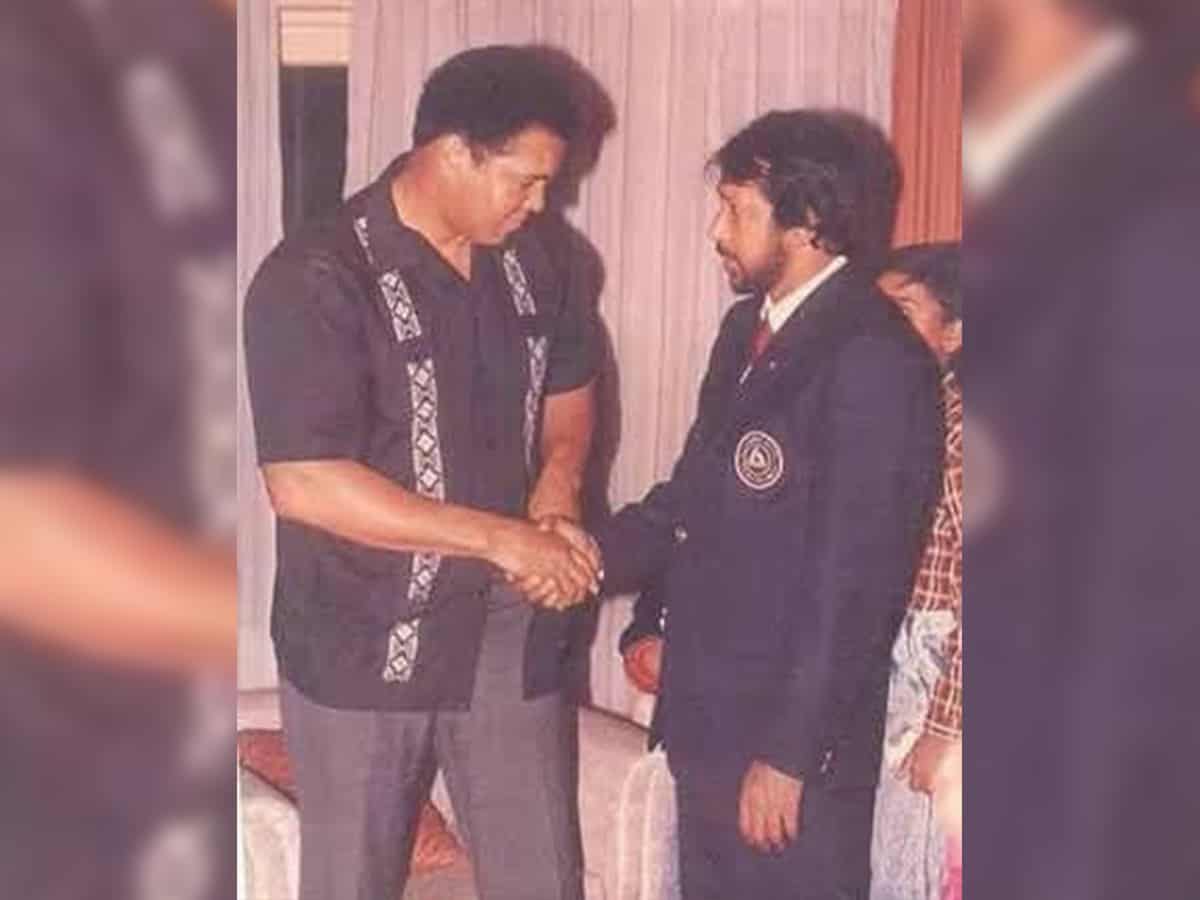 Footballer Shabbir Ali recalls an unforgettable meeting with the great Muhammad Ali