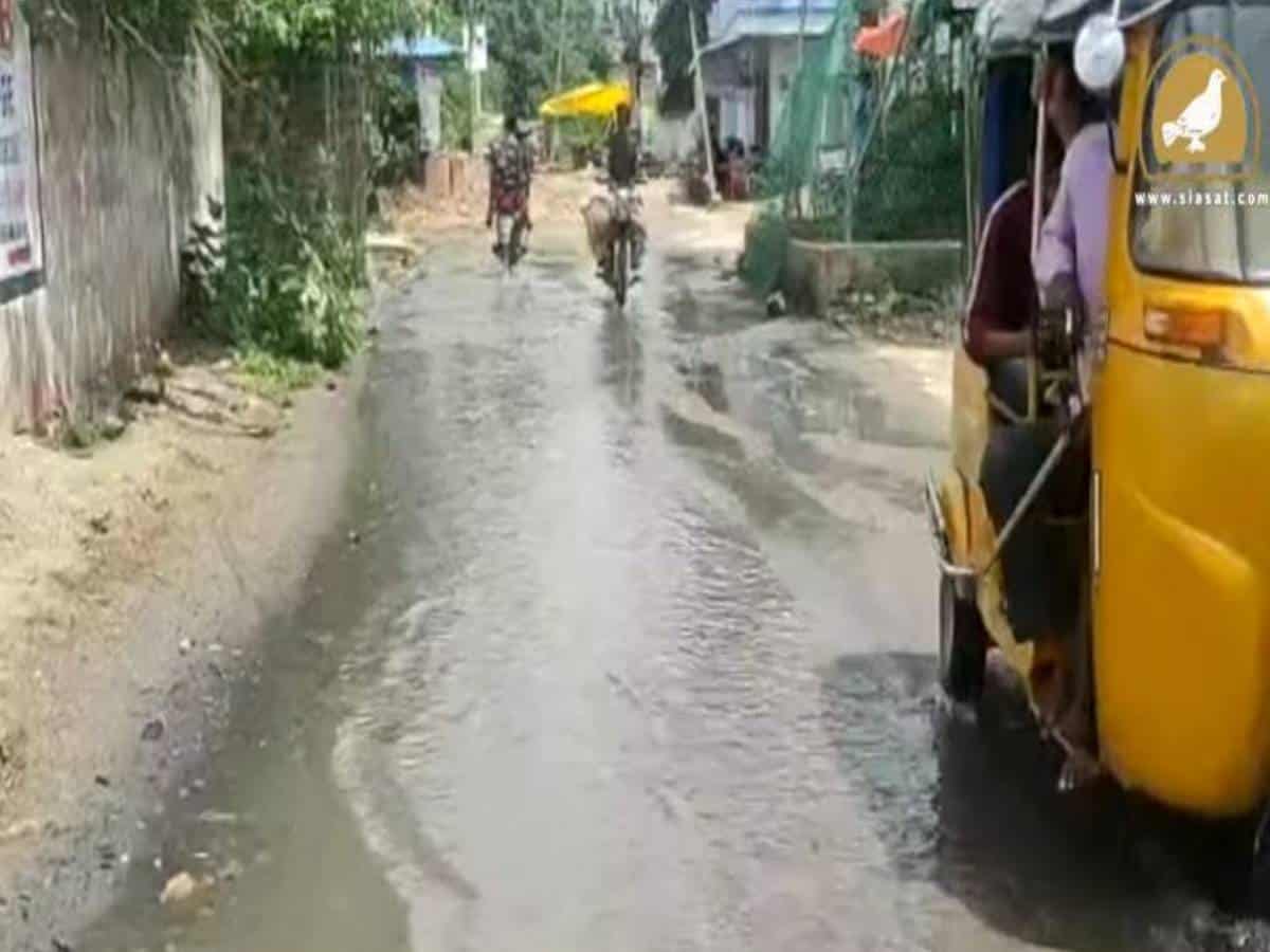 Sewage overflow irk Nabil colony residents, commuters