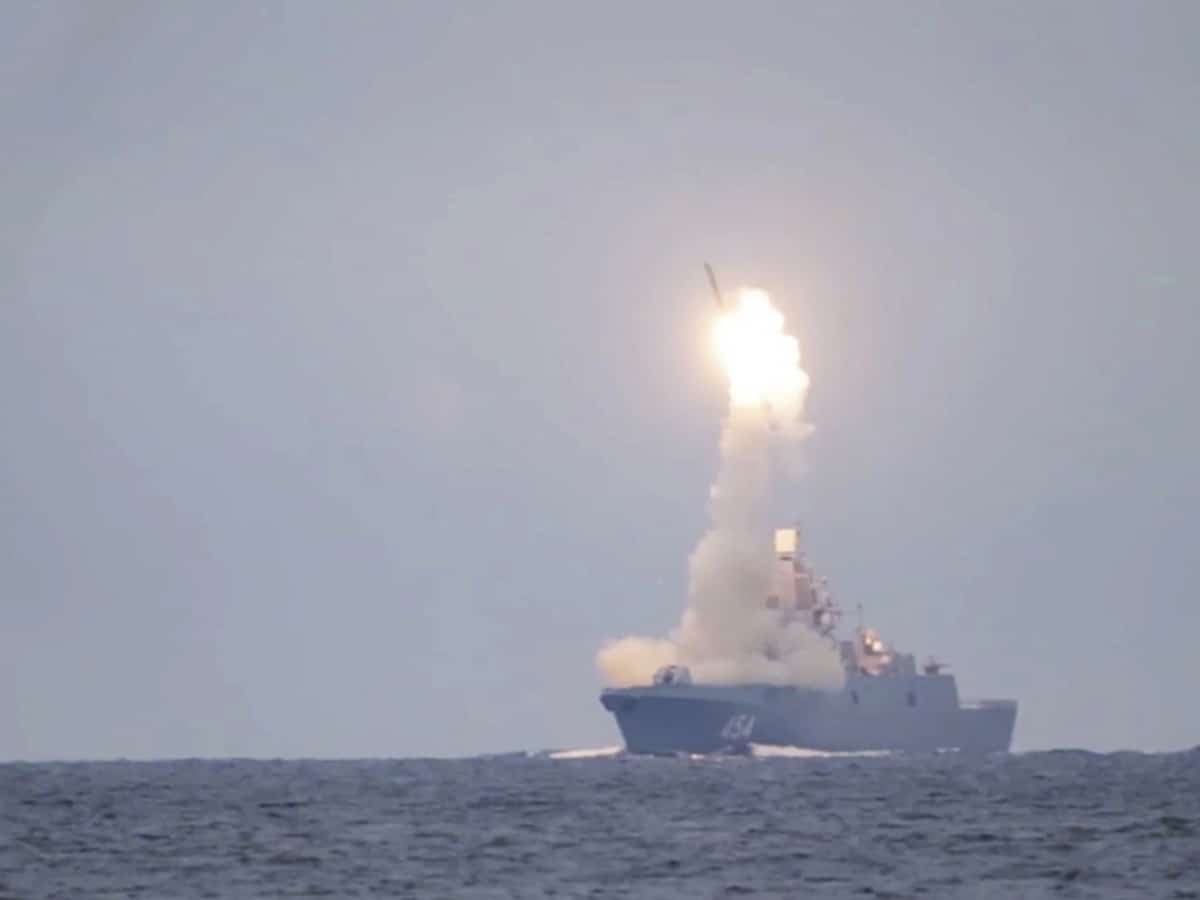 Russia reports successful test launch of hypersonic missile