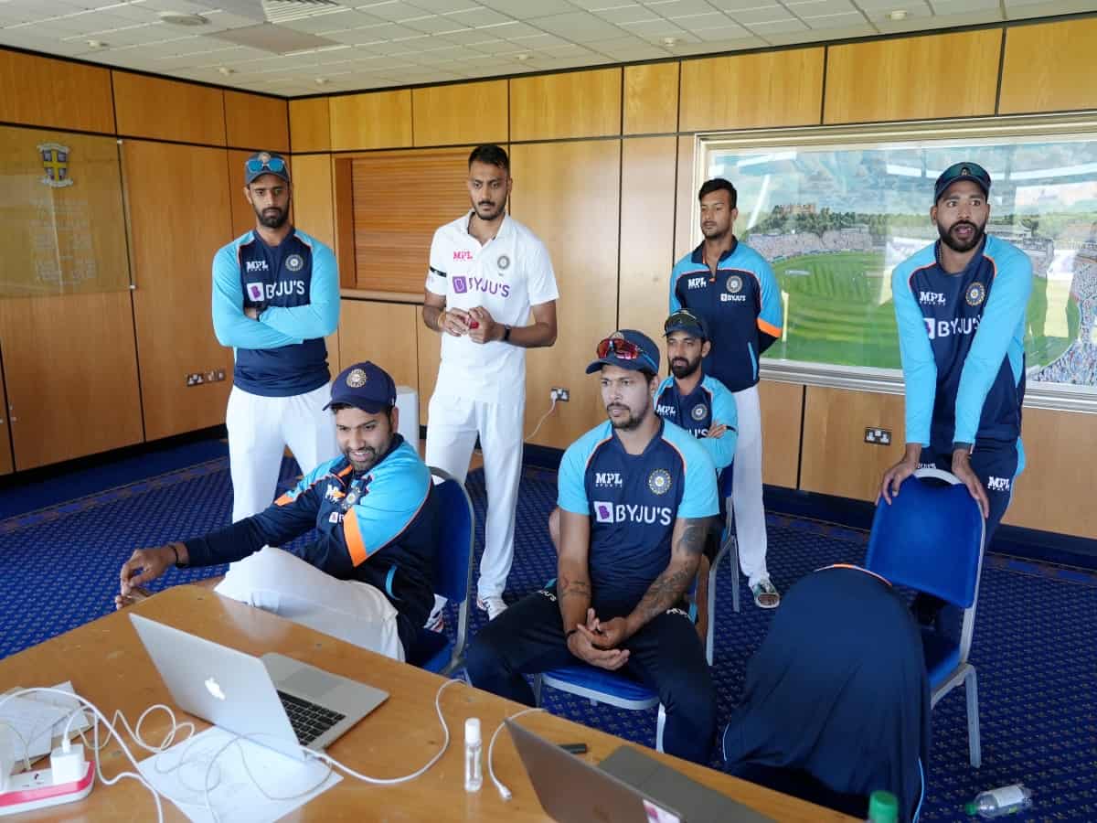 India vs SL: Team India cheers for Team India!