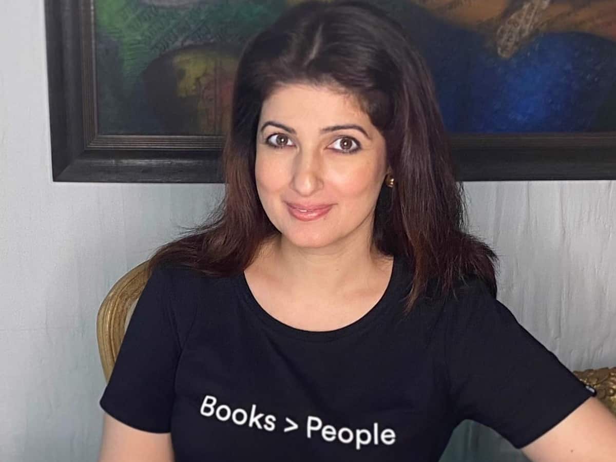 Twinkle Khanna 'obsessed' with Nitara's jigsaw puzzle