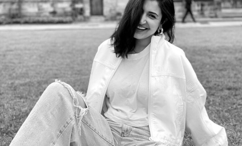 Anushka Sharma is bitten by 'Bachpan Ka Pyaar' bug, see ROFL post