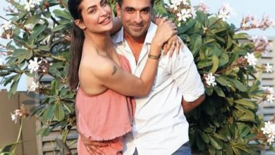 Lovebirds Eijaz Khan, Pavitra Punia dance to 'Pehla Nasha' - Viral video
