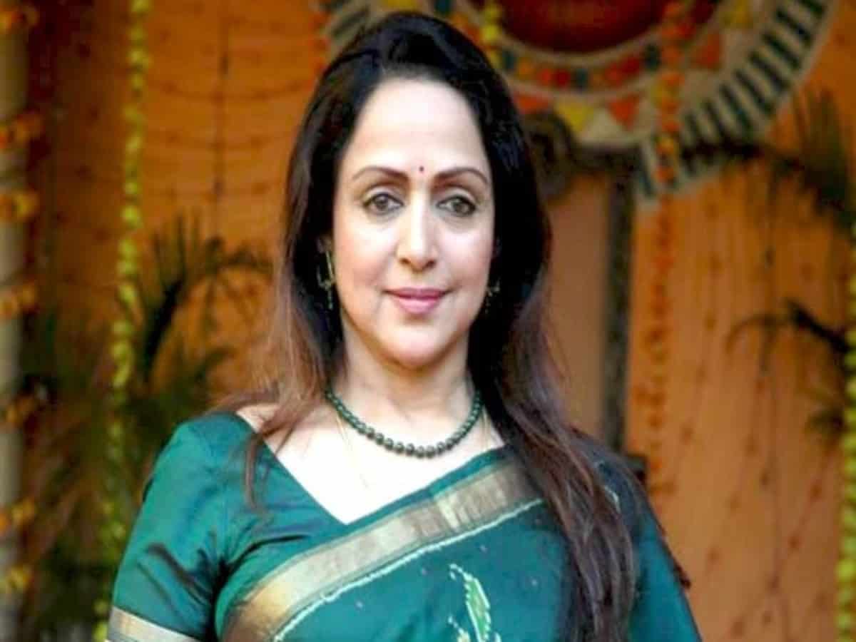 Hema Malini visits Kheer Bhawani temple in Kashmir-Viral video