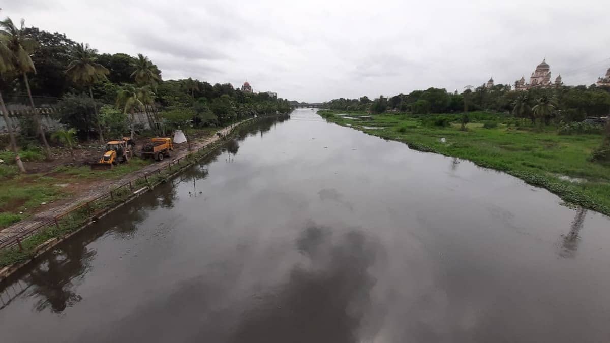 Musi River brimming after Himayat and Osman sagar gates lifted