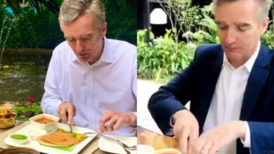 British high commissioner for India eats Dosa, the right way!