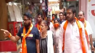 UP: Right-wing groups threaten Muslims working for Hindu shops