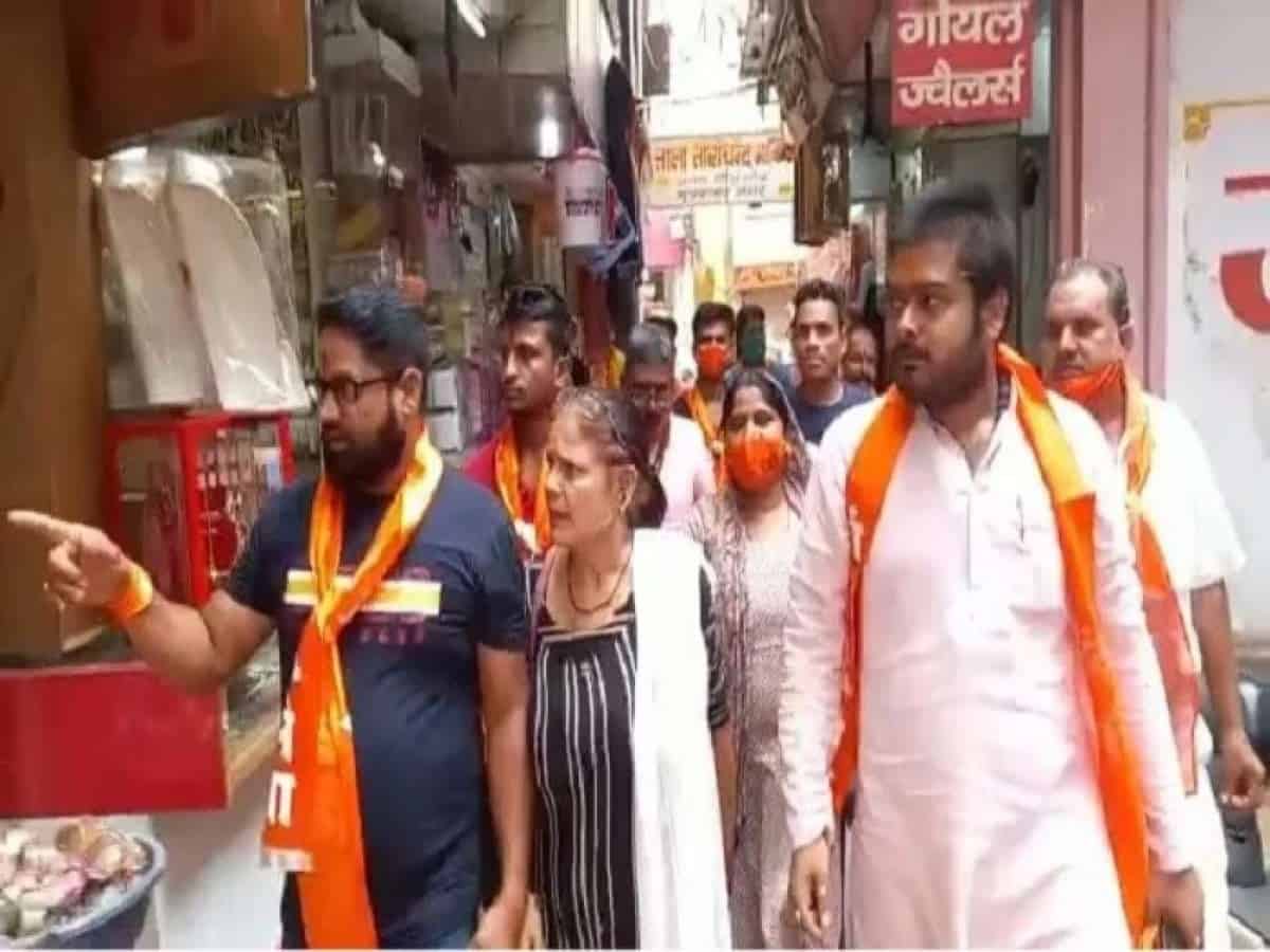 UP: Right-wing groups threaten Muslims working for Hindu shops