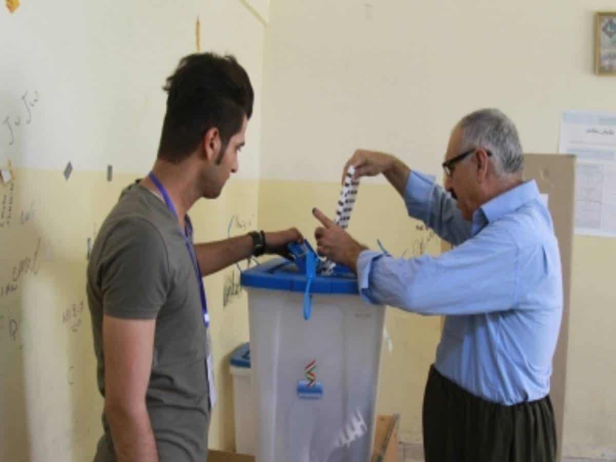 Prominent Iraqi cleric reverses decision to boycott Oct polls