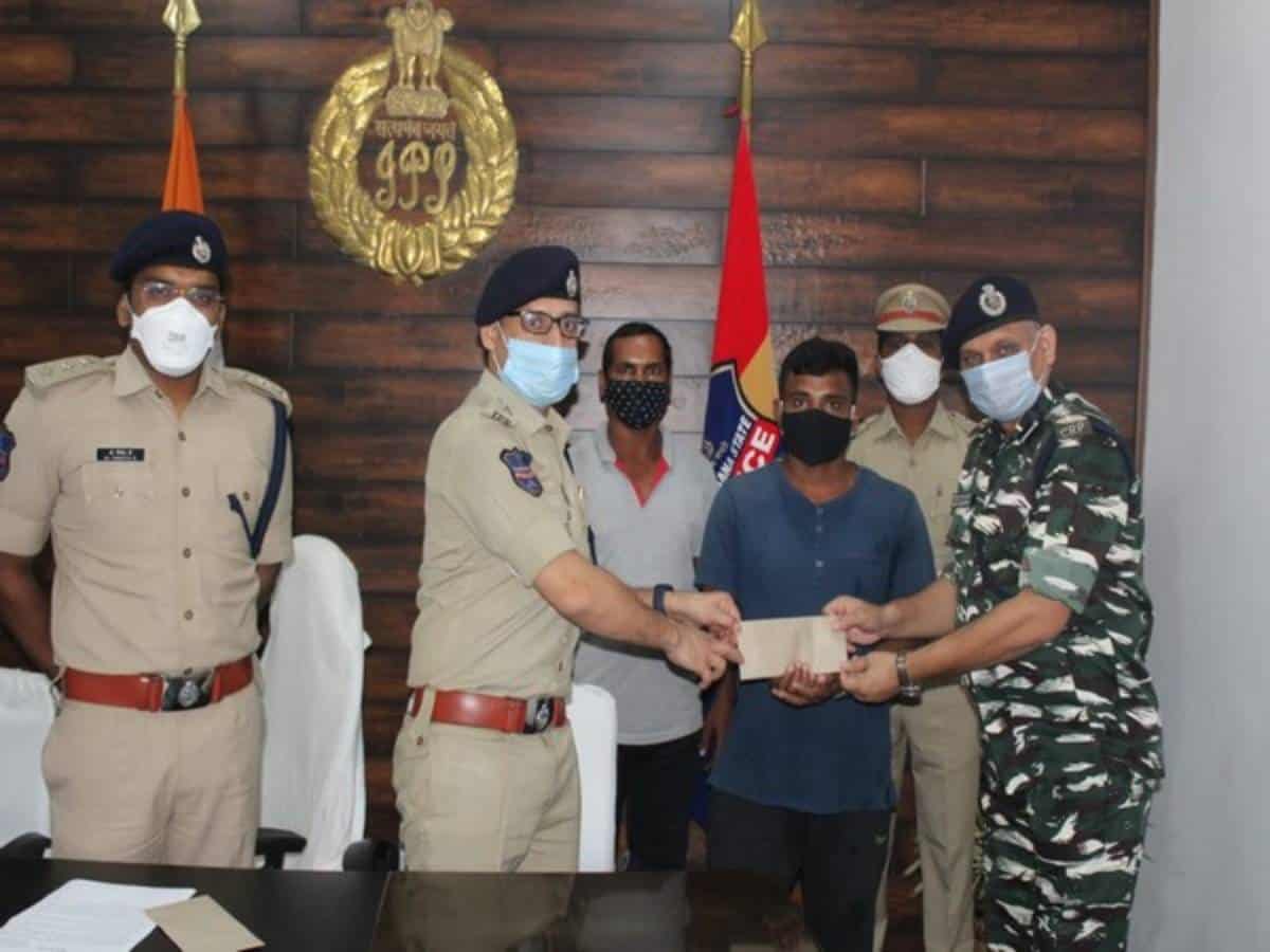 Telangana: Two Maoists surrender before Kothagudem police