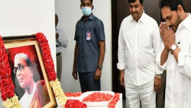 Jagan pays tributes to first Andhra CM Tanguturi Prakasam Pantulu