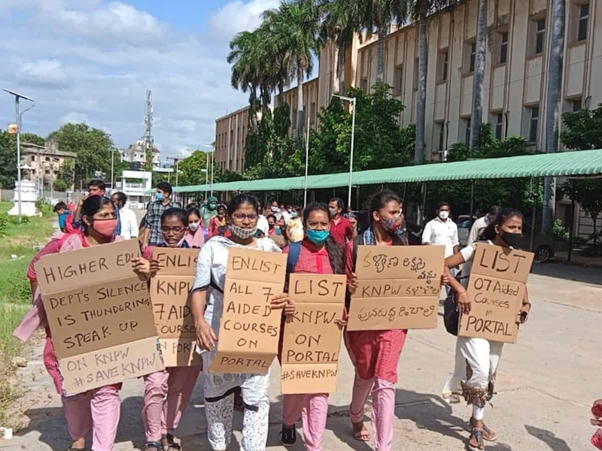 Kamala Nehru College faced with new problem as protests continue