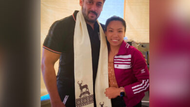 Salman Khan poses with Mirabai Chanu; netizens spot blackbuck in pic